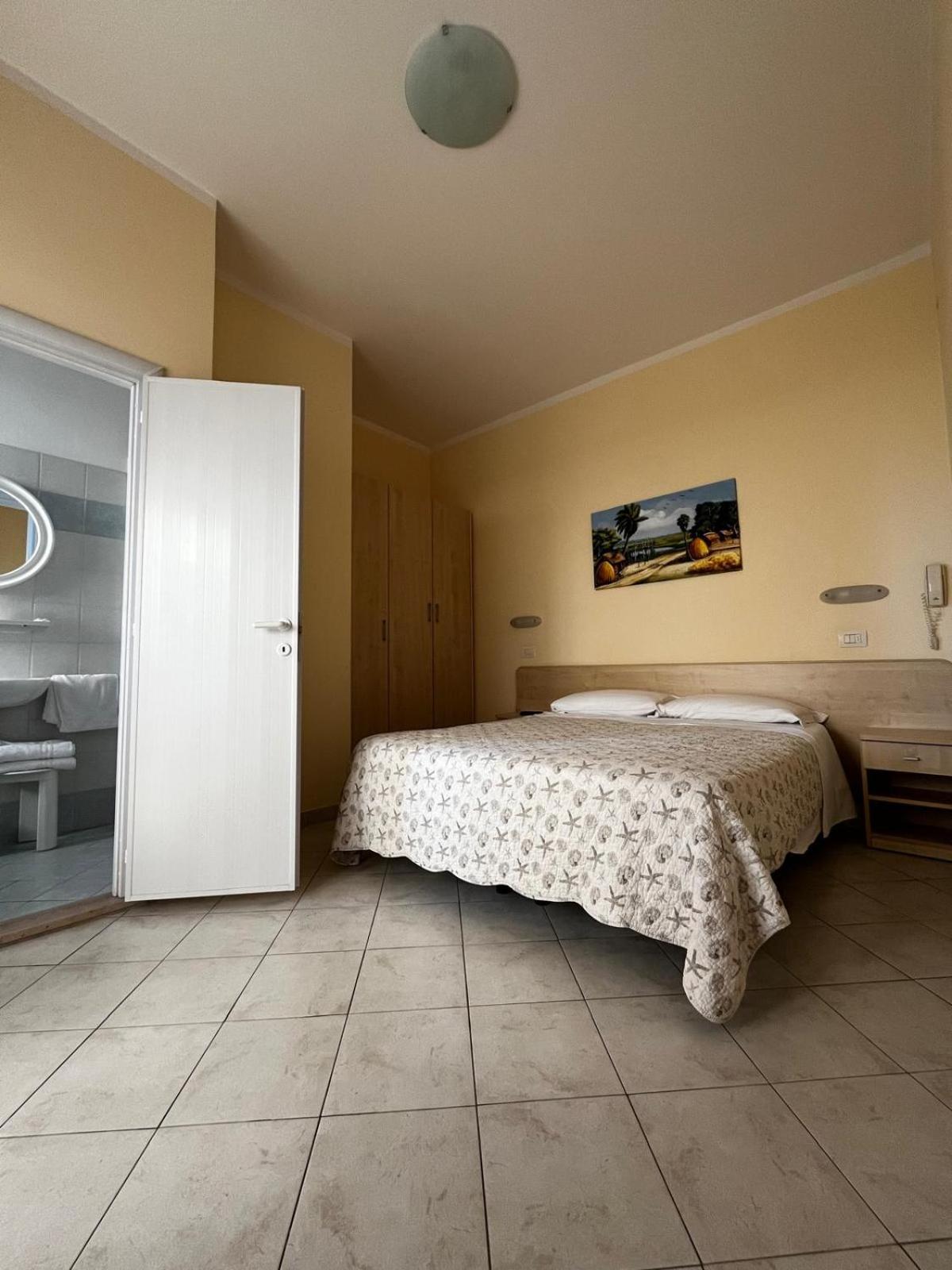 Hotel Giove Dipendenza Hotel Fiamma Cesenatico Ngoại thất bức ảnh