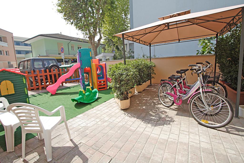 Hotel Giove Dipendenza Hotel Fiamma Cesenatico Ngoại thất bức ảnh